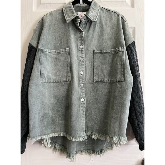 POL Cable Knit Sleeve Raw Hem Denim Jean Shacket Jacket Sz S NWT - Picture 4 of 12